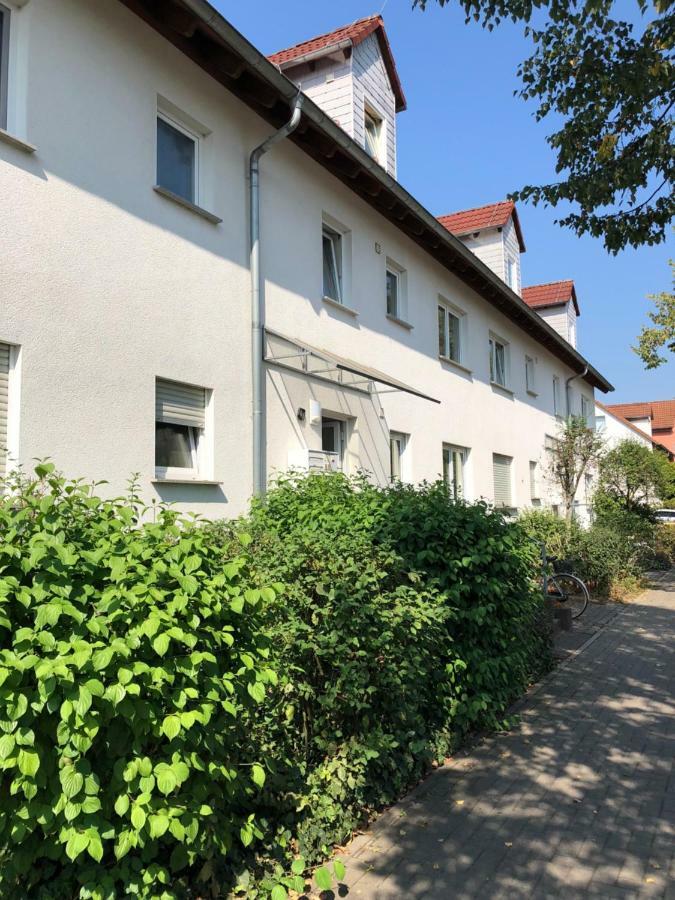 Apartamento Bed & Kitchen Gießen Exterior foto